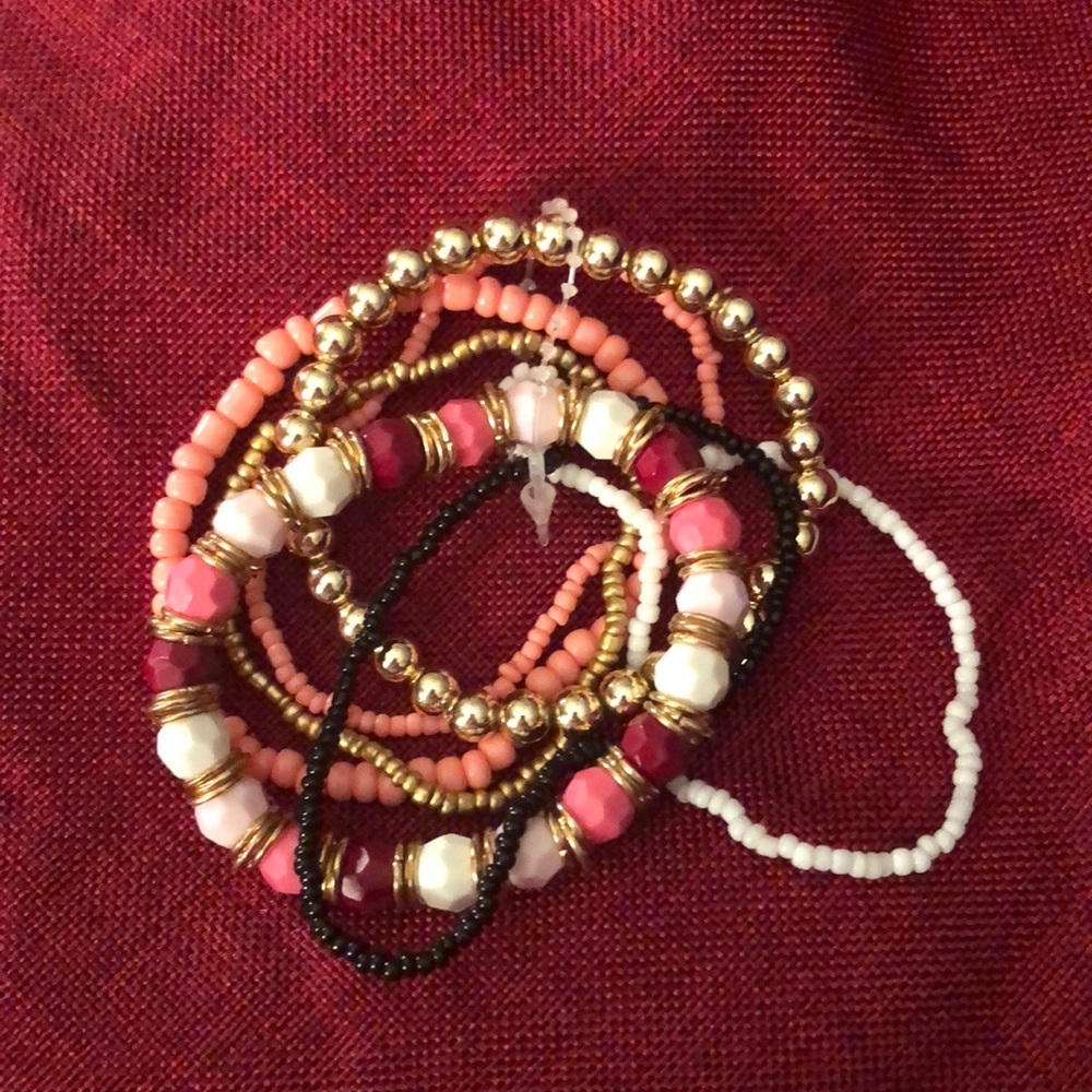 Assortment of 7 stretch bracelets pink tones